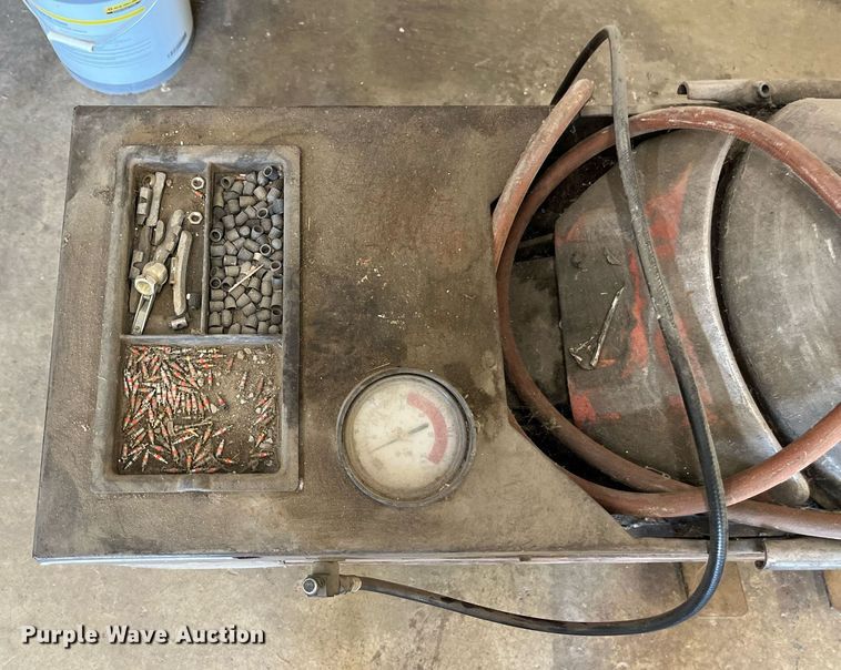 image for item EN5533 FMC 7600 tire machine