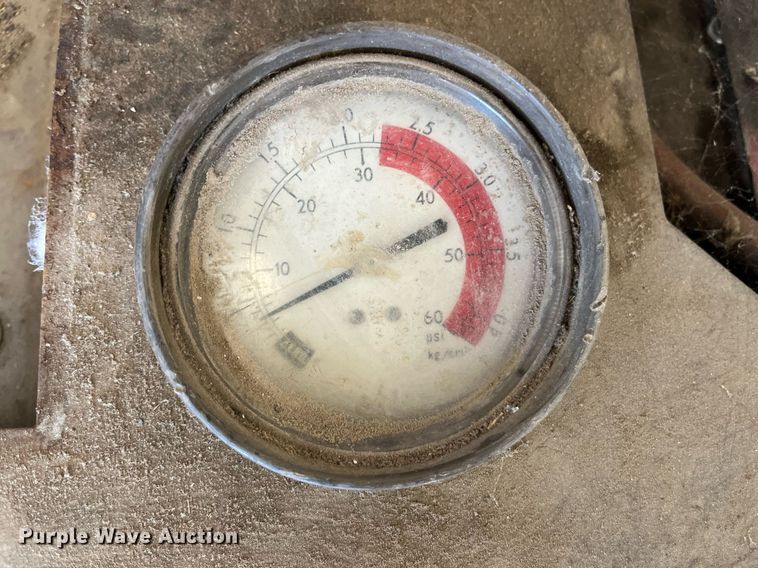 image for item EN5533 FMC 7600 tire machine