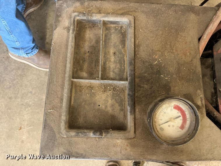 image for item EN5533 FMC 7600 tire machine