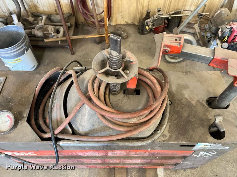 image for item EN5533 FMC 7600 tire machine