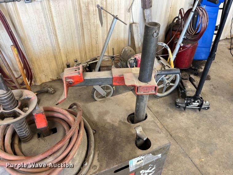 image for item EN5533 FMC 7600 tire machine