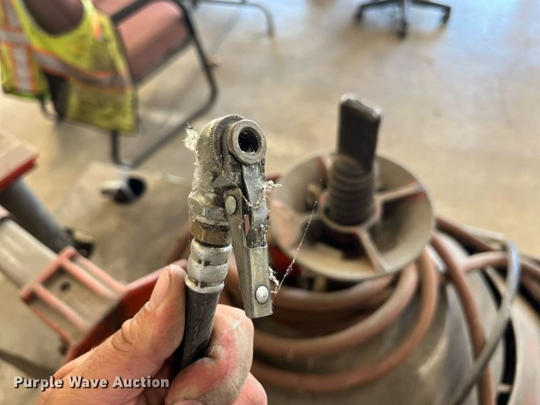 image for item EN5533 FMC 7600 tire machine