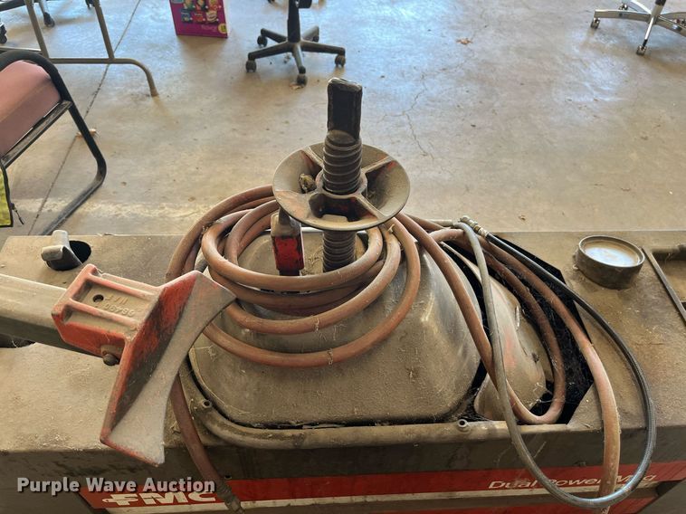 image for item EN5533 FMC 7600 tire machine