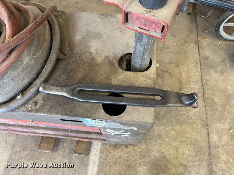 image for item EN5533 FMC 7600 tire machine