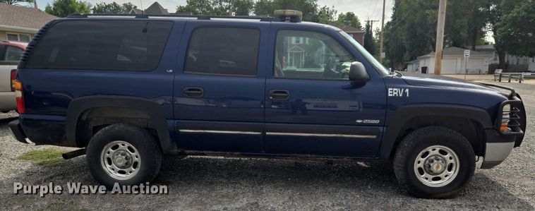 image for item EO1529 2000 Chevrolet Suburban 2500 LS  SUV