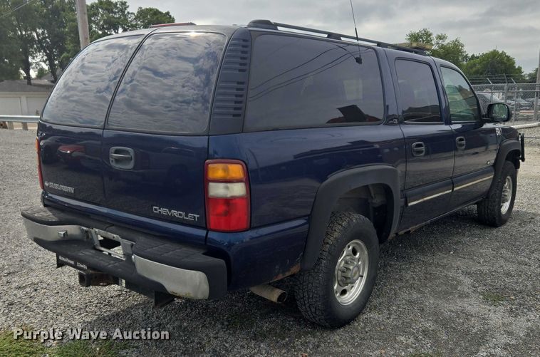 image for item EO1529 2000 Chevrolet Suburban 2500 LS  SUV