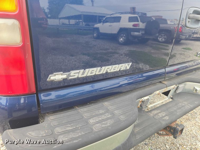 image for item EO1529 2000 Chevrolet Suburban 2500 LS  SUV