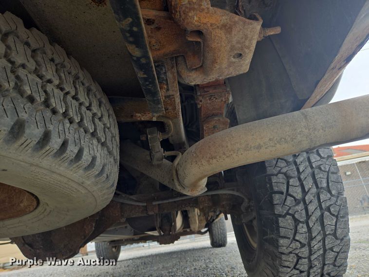 image for item EO1529 2000 Chevrolet Suburban 2500 LS  SUV