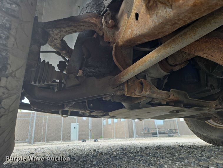 image for item EO1529 2000 Chevrolet Suburban 2500 LS  SUV