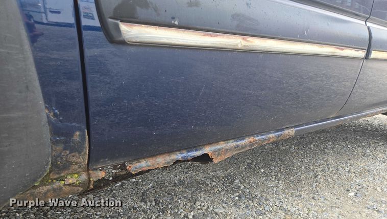 image for item EO1529 2000 Chevrolet Suburban 2500 LS  SUV