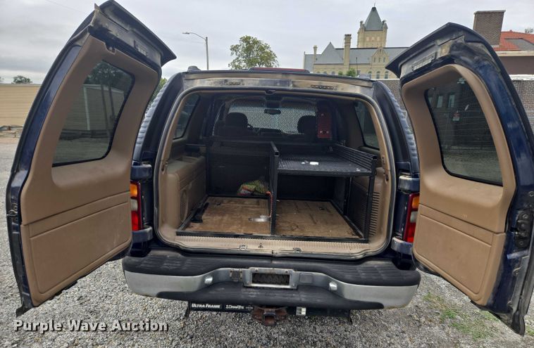 image for item EO1529 2000 Chevrolet Suburban 2500 LS  SUV