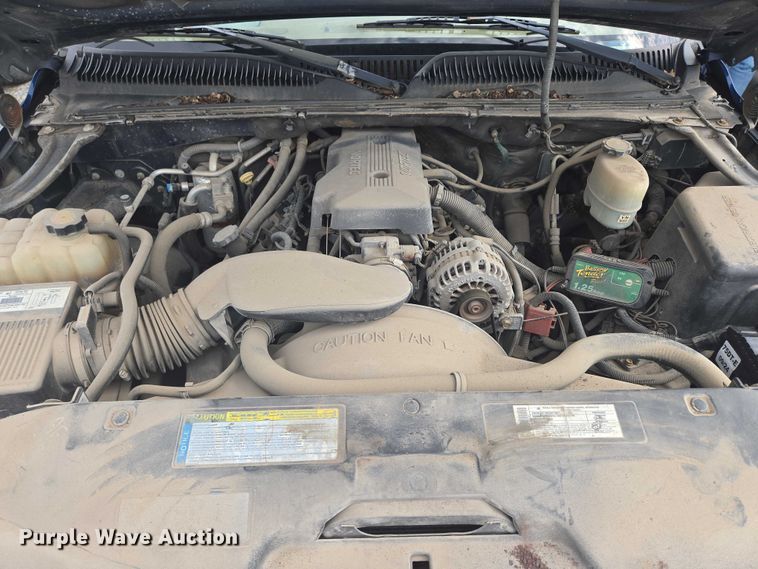 image for item EO1529 2000 Chevrolet Suburban 2500 LS  SUV