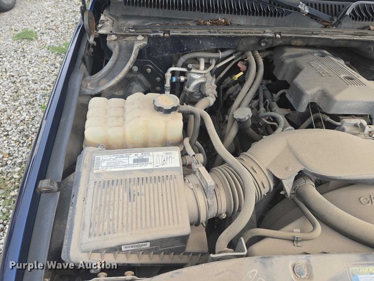 image for item EO1529 2000 Chevrolet Suburban 2500 LS  SUV