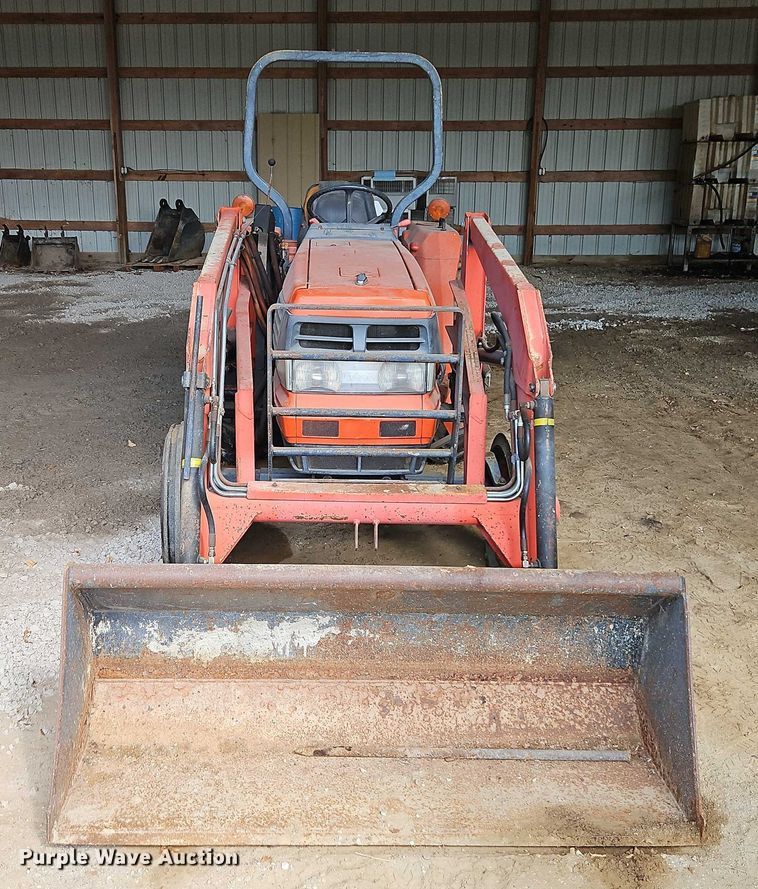 image for item EO4641 Kubota L2900 tractor