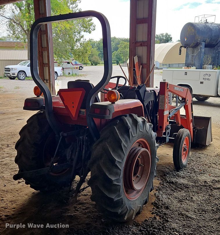 image for item EO4641 Kubota L2900 tractor