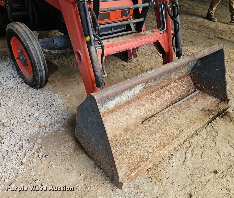 image for item EO4641 Kubota L2900 tractor