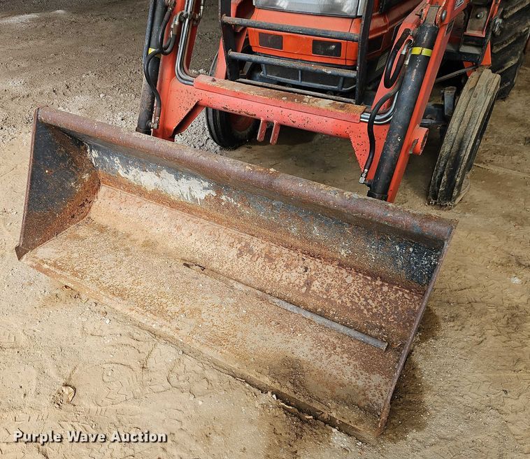 image for item EO4641 Kubota L2900 tractor