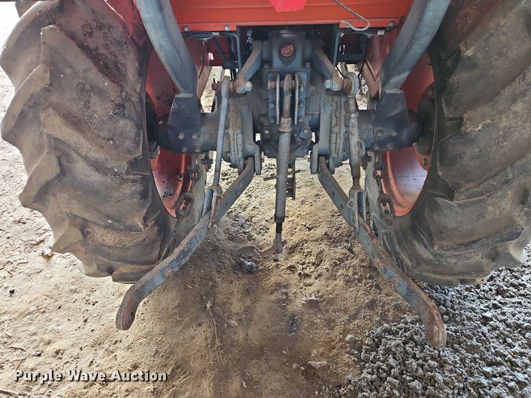 image for item EO4641 Kubota L2900 tractor