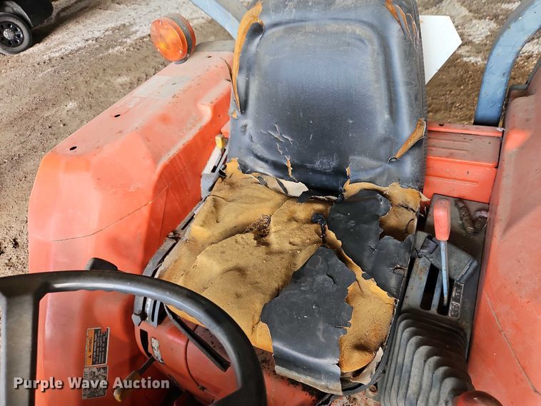 image for item EO4641 Kubota L2900 tractor