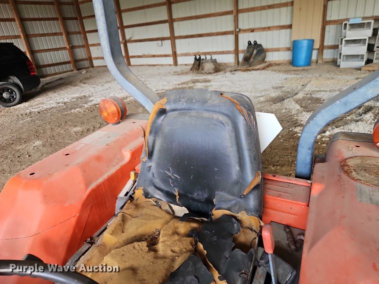 image for item EO4641 Kubota L2900 tractor