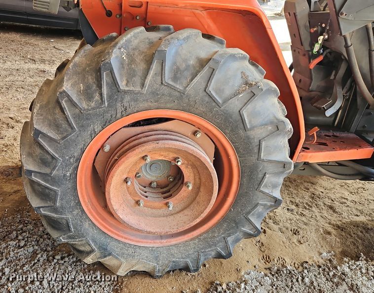 image for item EO4641 Kubota L2900 tractor