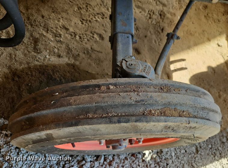 image for item EO4641 Kubota L2900 tractor