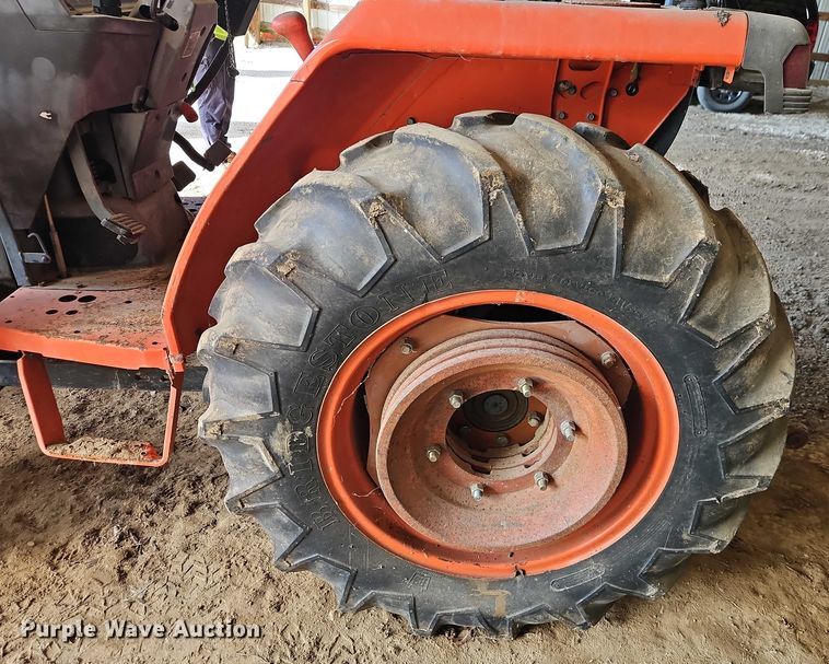image for item EO4641 Kubota L2900 tractor