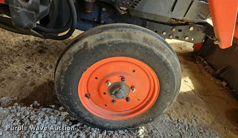 image for item EO4641 Kubota L2900 tractor