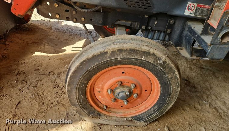 image for item EO4641 Kubota L2900 tractor