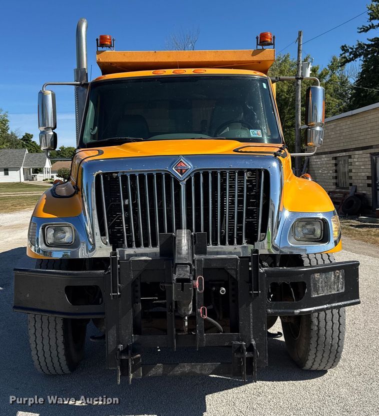 image for item ER0013 2003 International 7400 dump truck