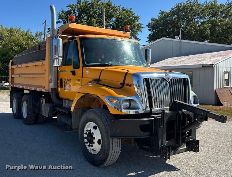image for item ER0013 2003 International 7400 dump truck