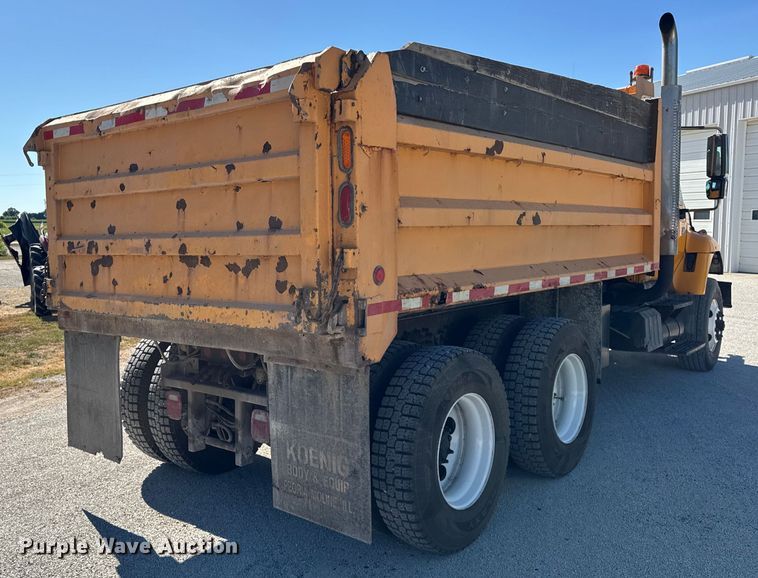 image for item ER0013 2003 International 7400 dump truck