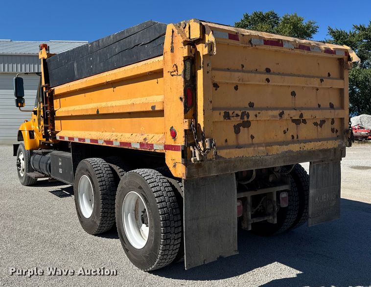image for item ER0013 2003 International 7400 dump truck