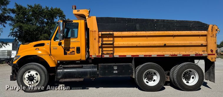 image for item ER0013 2003 International 7400 dump truck