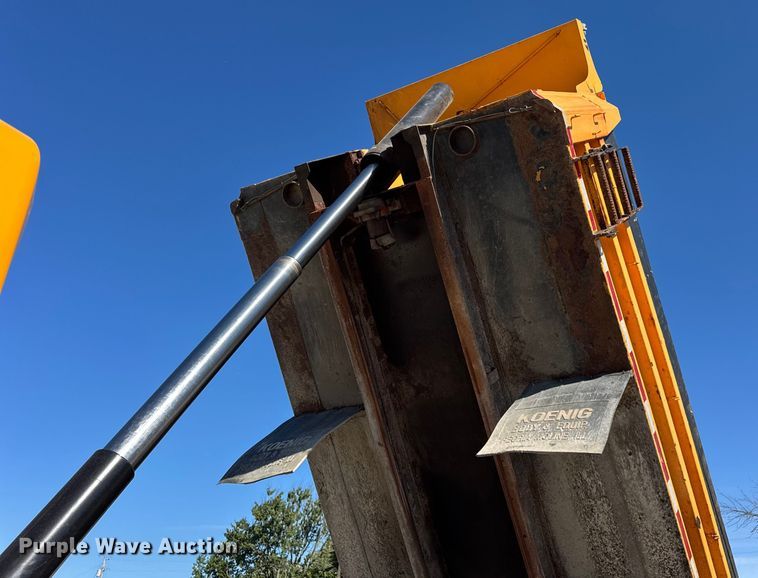 image for item ER0013 2003 International 7400 dump truck