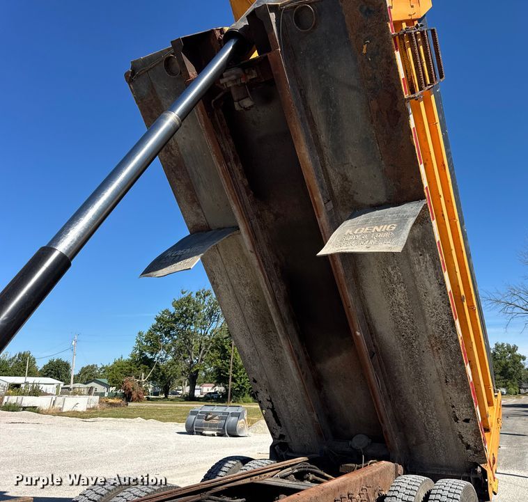 image for item ER0013 2003 International 7400 dump truck