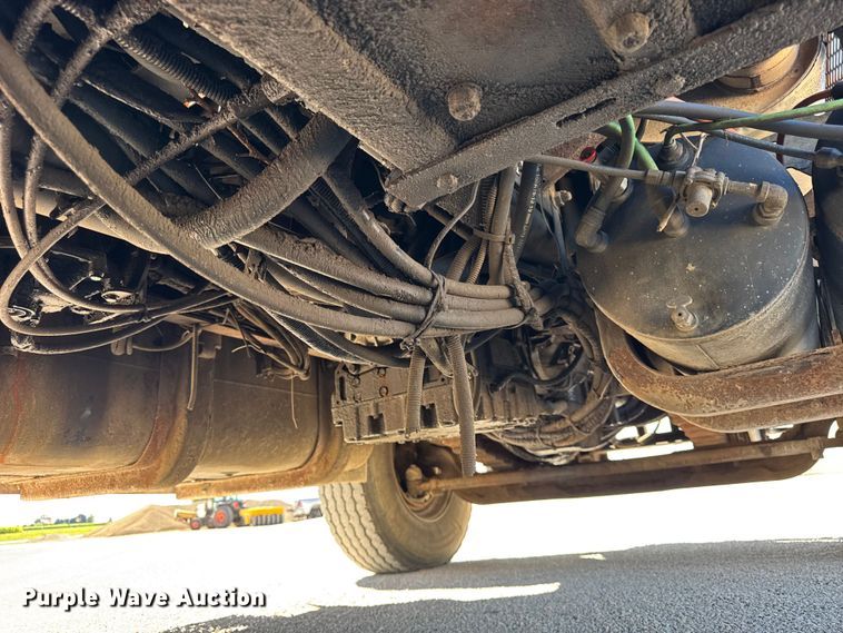 image for item ER0013 2003 International 7400 dump truck