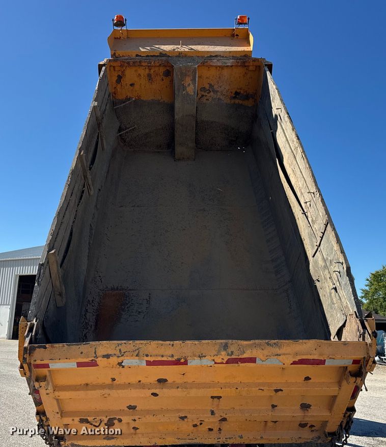 image for item ER0013 2003 International 7400 dump truck