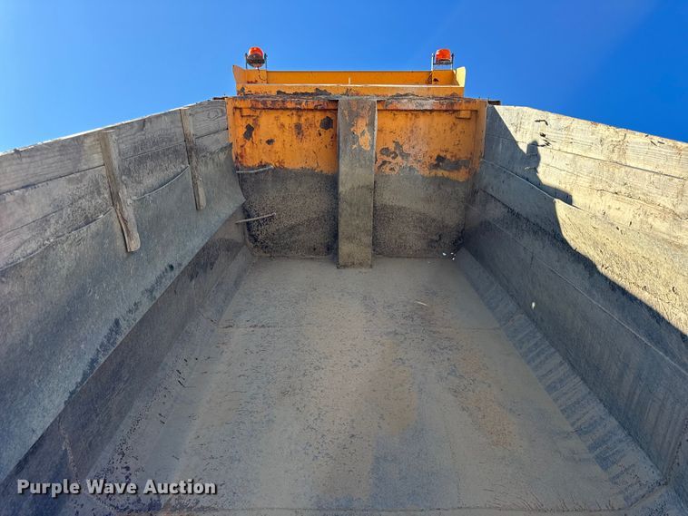 image for item ER0013 2003 International 7400 dump truck