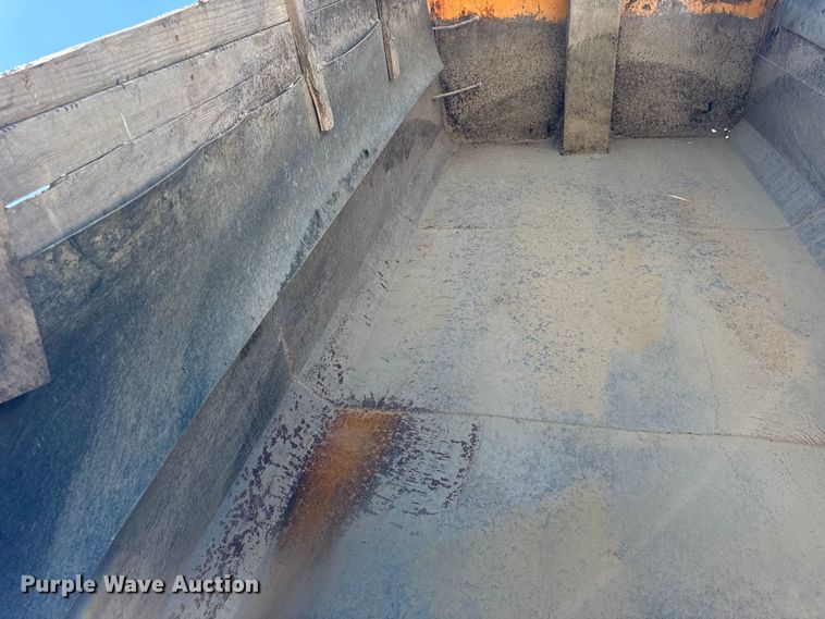 image for item ER0013 2003 International 7400 dump truck