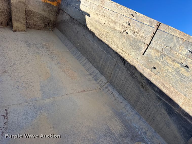 image for item ER0013 2003 International 7400 dump truck