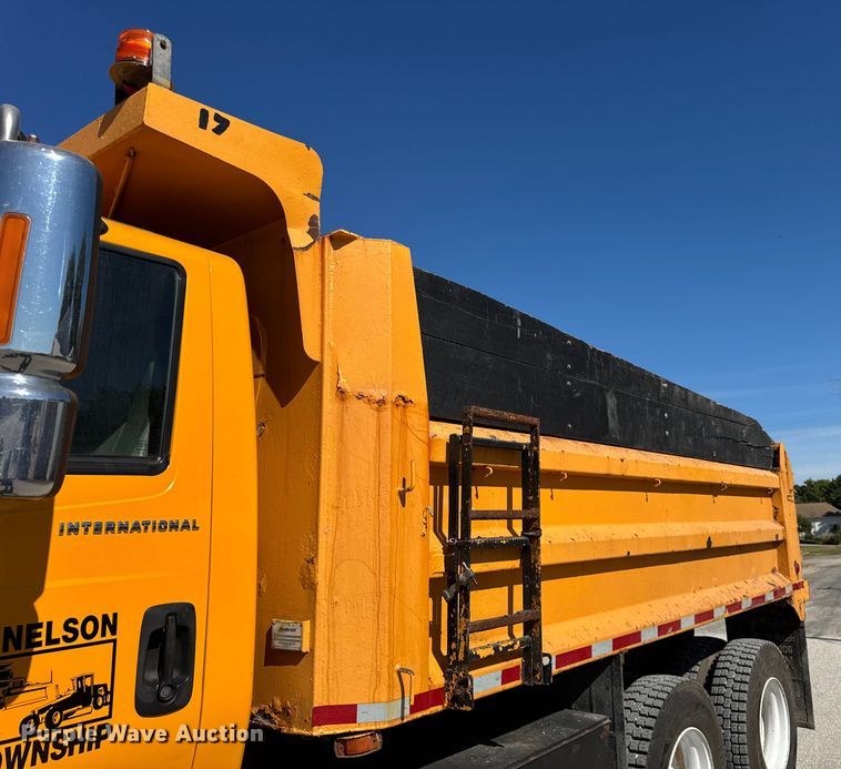 image for item ER0013 2003 International 7400 dump truck