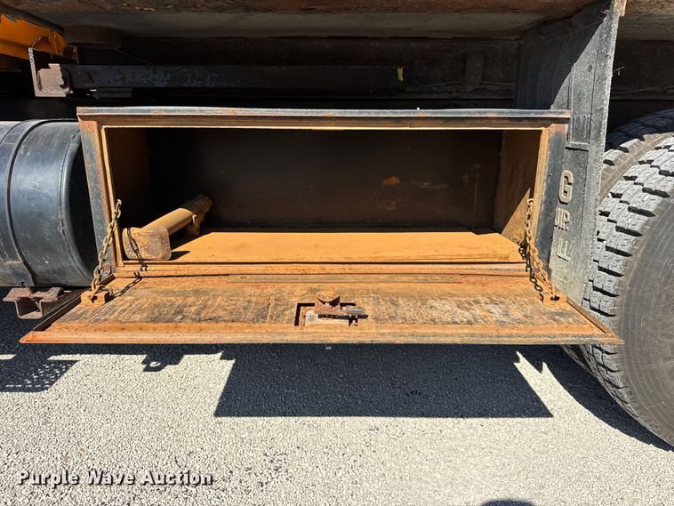 image for item ER0013 2003 International 7400 dump truck