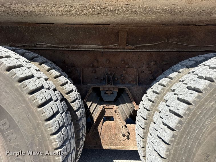 image for item ER0013 2003 International 7400 dump truck