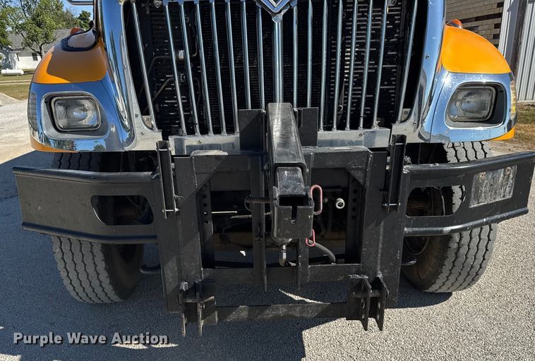 image for item ER0013 2003 International 7400 dump truck