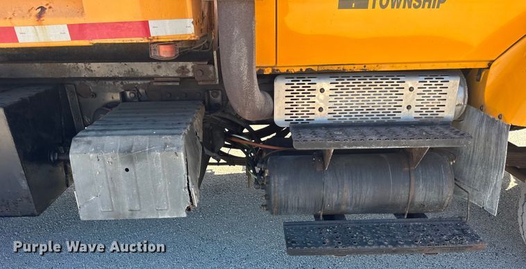 image for item ER0013 2003 International 7400 dump truck