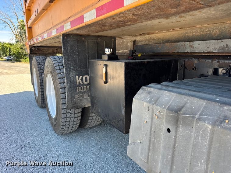 image for item ER0013 2003 International 7400 dump truck