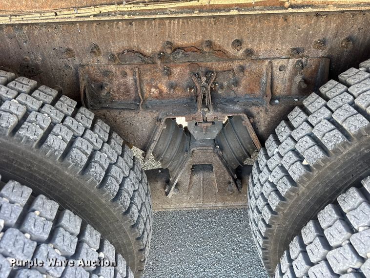 image for item ER0013 2003 International 7400 dump truck