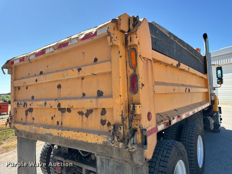 image for item ER0013 2003 International 7400 dump truck