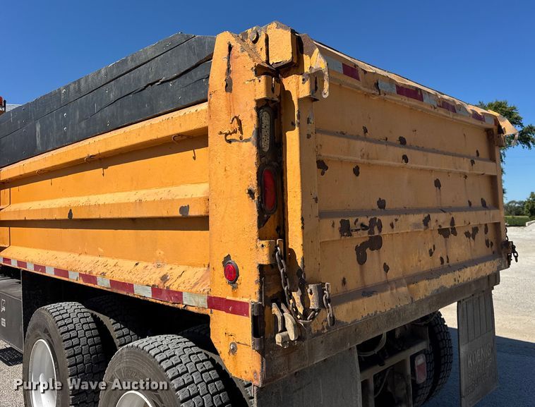 image for item ER0013 2003 International 7400 dump truck